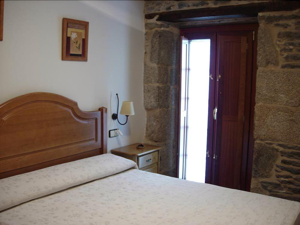 Hotel Caldelas Sacra-Pension Rustica 3 Estrellas Castro Caldelas Exteriör bild