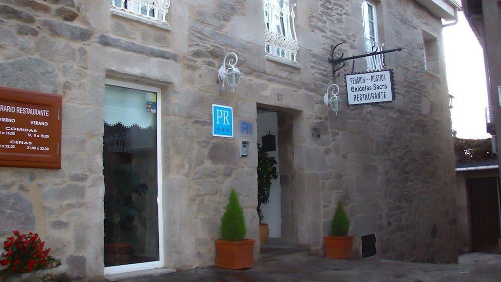 Hotel Caldelas Sacra-Pension Rustica 3 Estrellas Castro Caldelas Exteriör bild