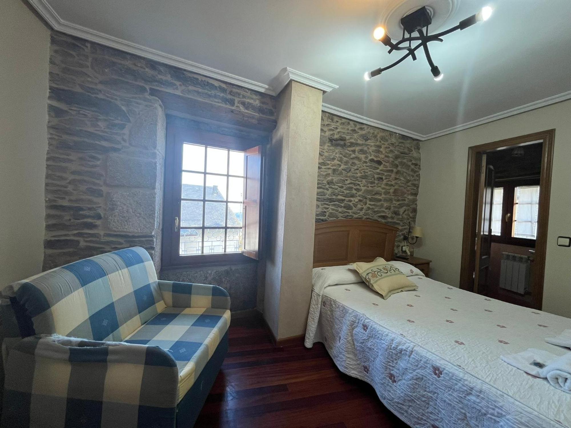 Hotel Caldelas Sacra-Pension Rustica 3 Estrellas Castro Caldelas Exteriör bild