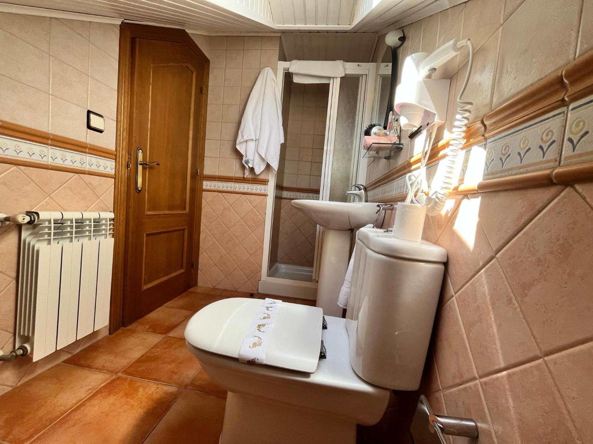 Hotel Caldelas Sacra-Pension Rustica 3 Estrellas Castro Caldelas Exteriör bild
