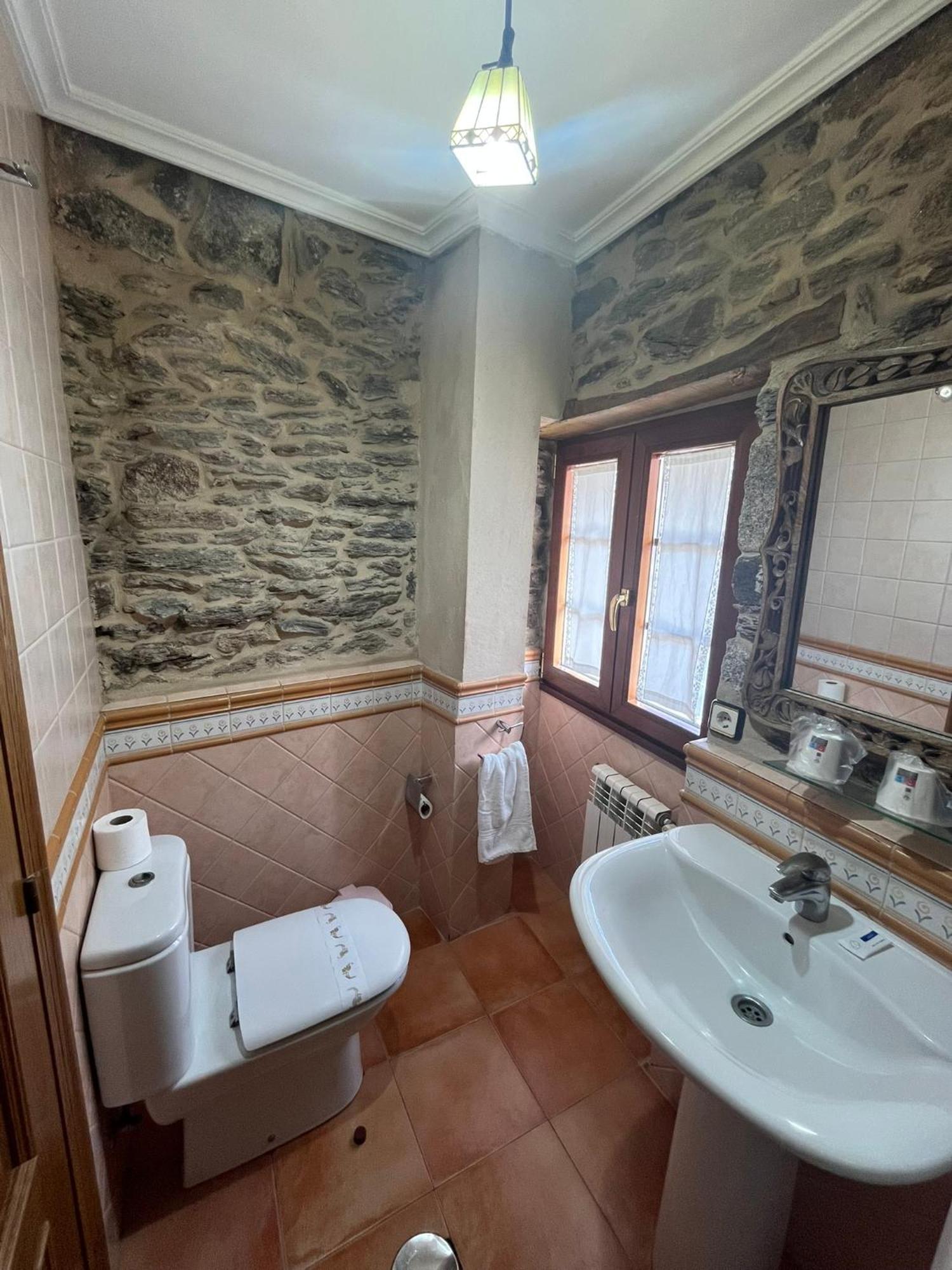 Hotel Caldelas Sacra-Pension Rustica 3 Estrellas Castro Caldelas Exteriör bild