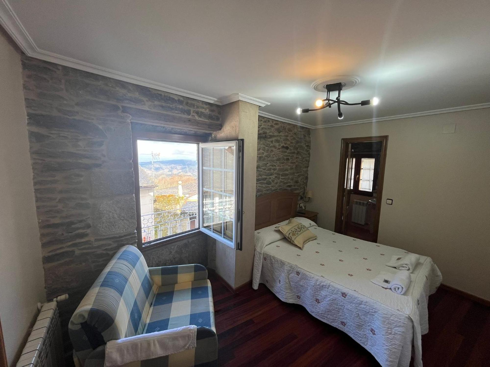 Hotel Caldelas Sacra-Pension Rustica 3 Estrellas Castro Caldelas Exteriör bild