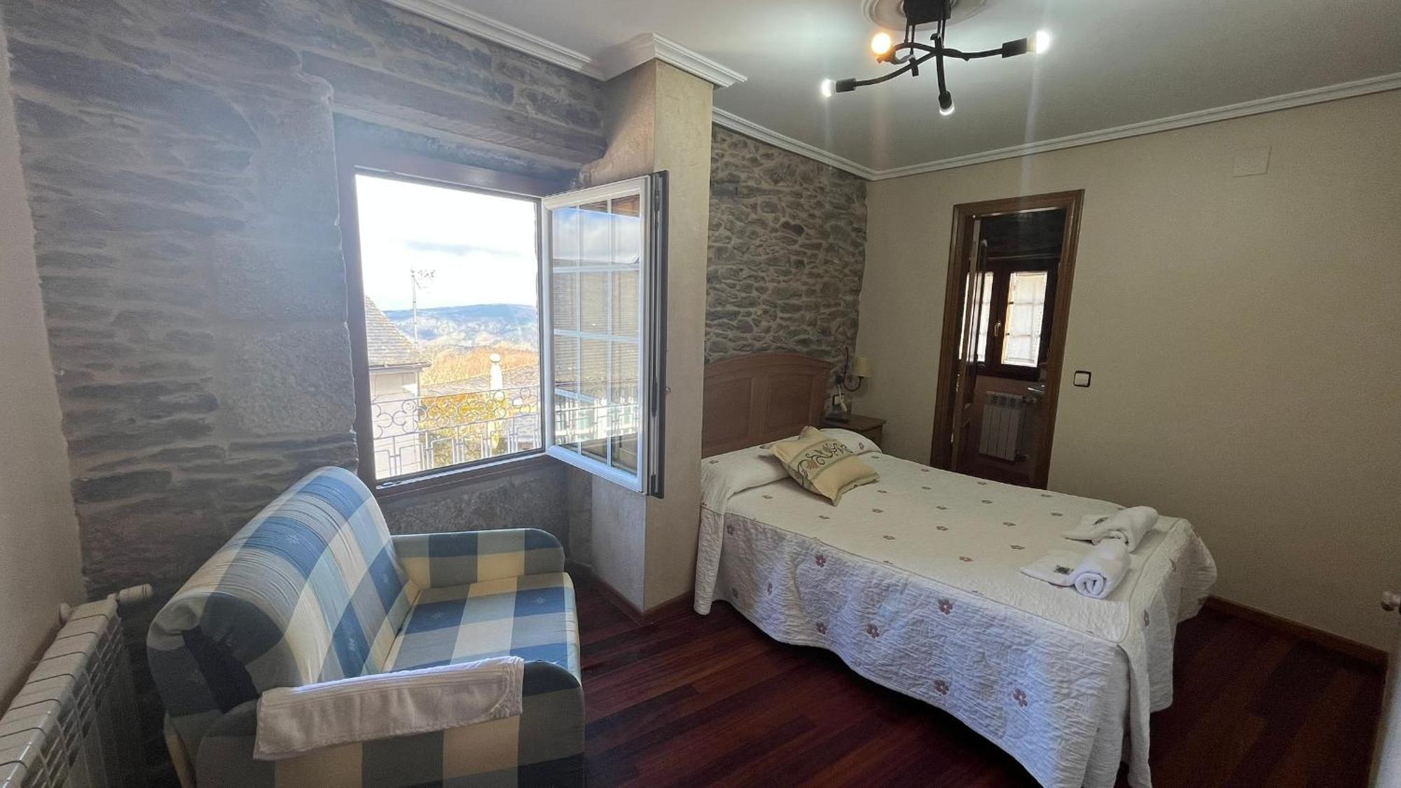 Hotel Caldelas Sacra-Pension Rustica 3 Estrellas Castro Caldelas Exteriör bild