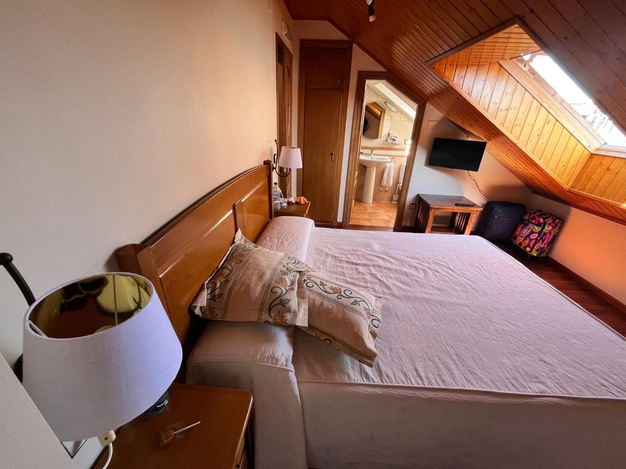Hotel Caldelas Sacra-Pension Rustica 3 Estrellas Castro Caldelas Exteriör bild