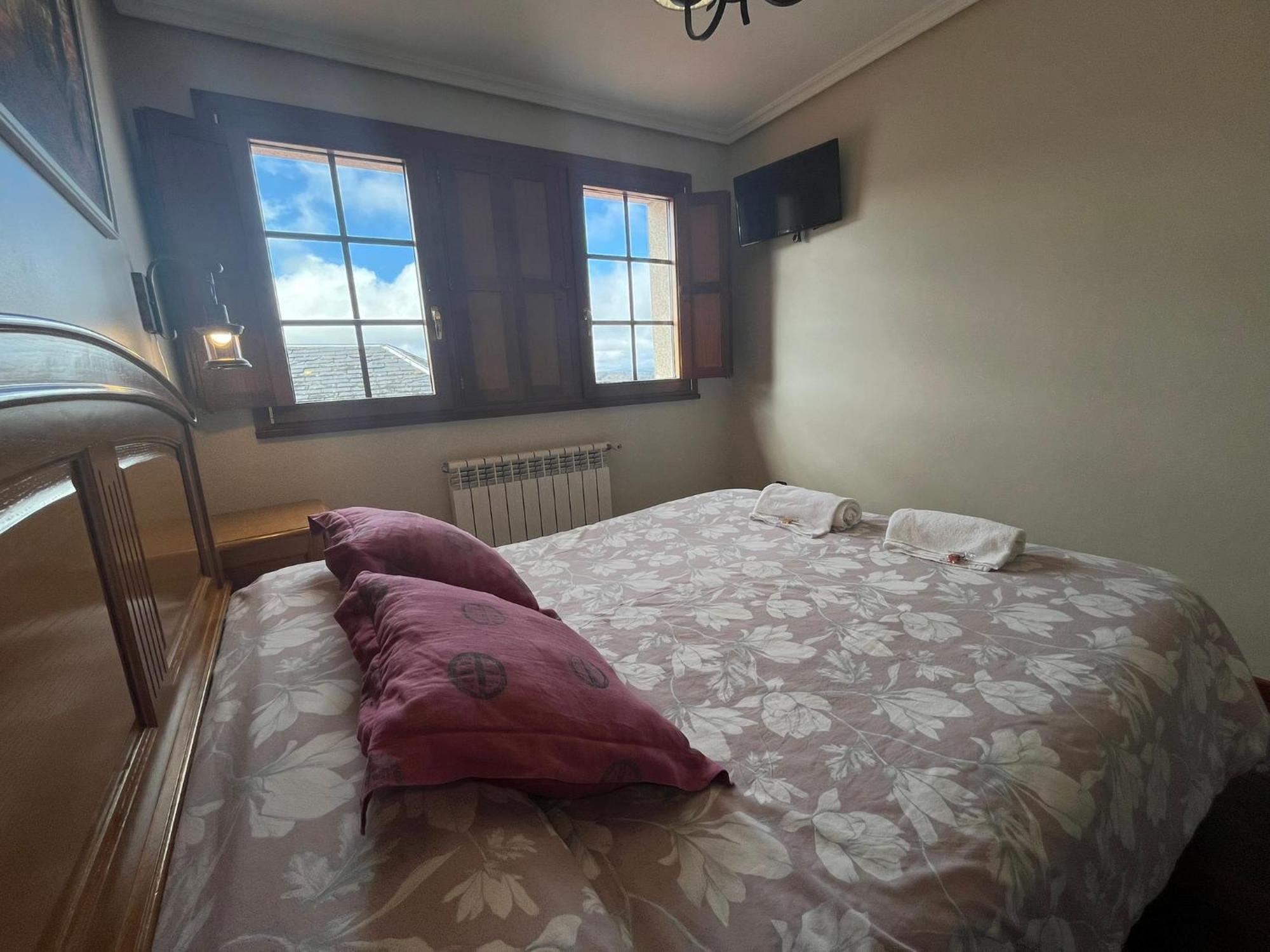 Hotel Caldelas Sacra-Pension Rustica 3 Estrellas Castro Caldelas Exteriör bild