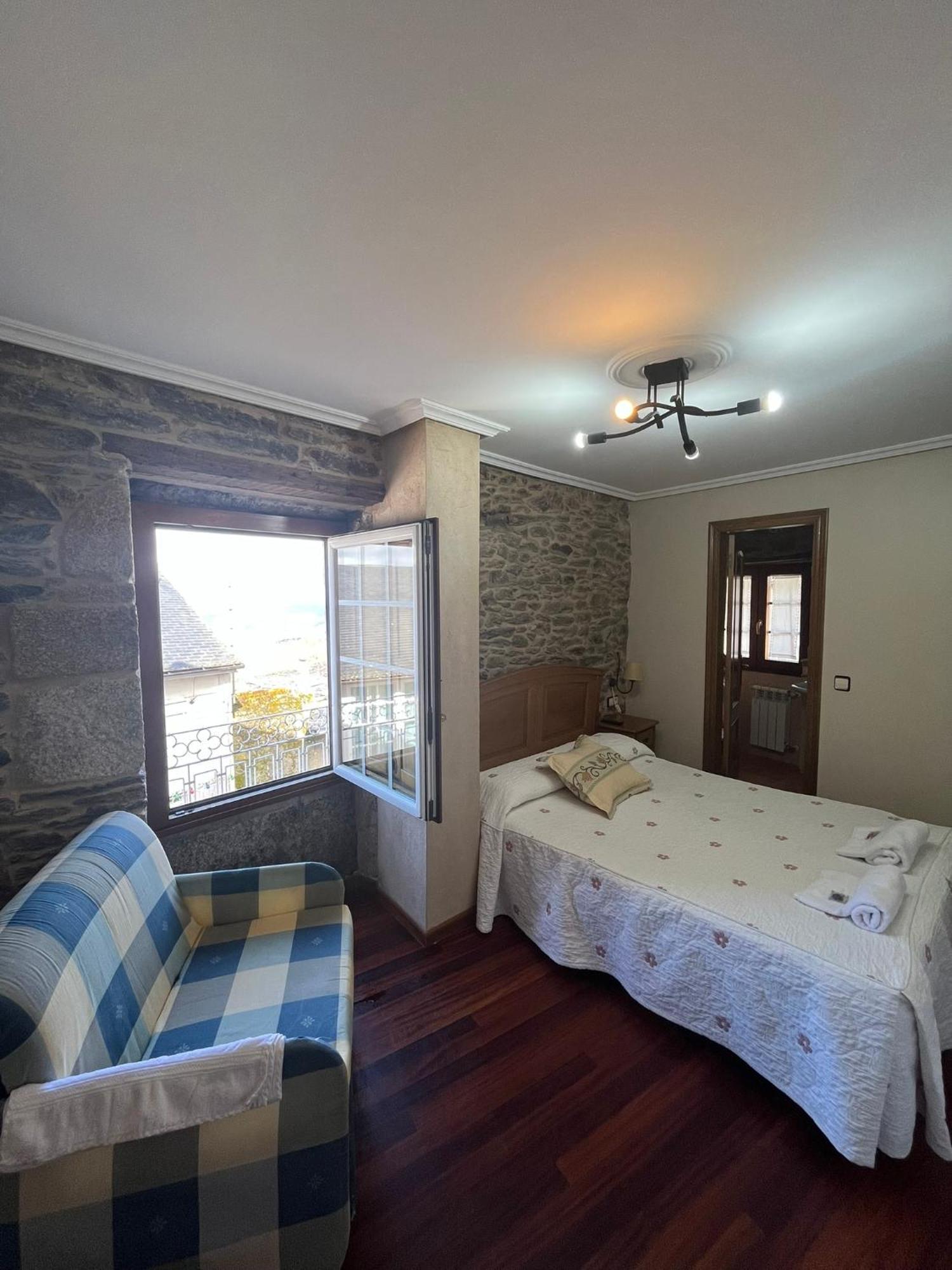 Hotel Caldelas Sacra-Pension Rustica 3 Estrellas Castro Caldelas Exteriör bild