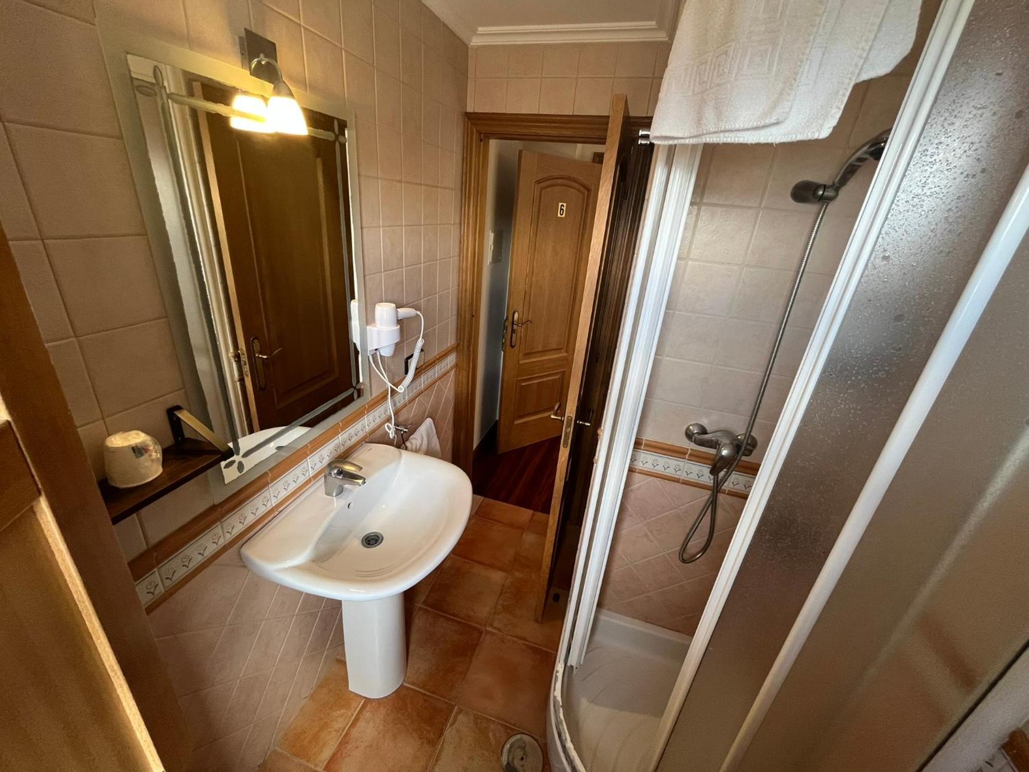 Hotel Caldelas Sacra-Pension Rustica 3 Estrellas Castro Caldelas Exteriör bild