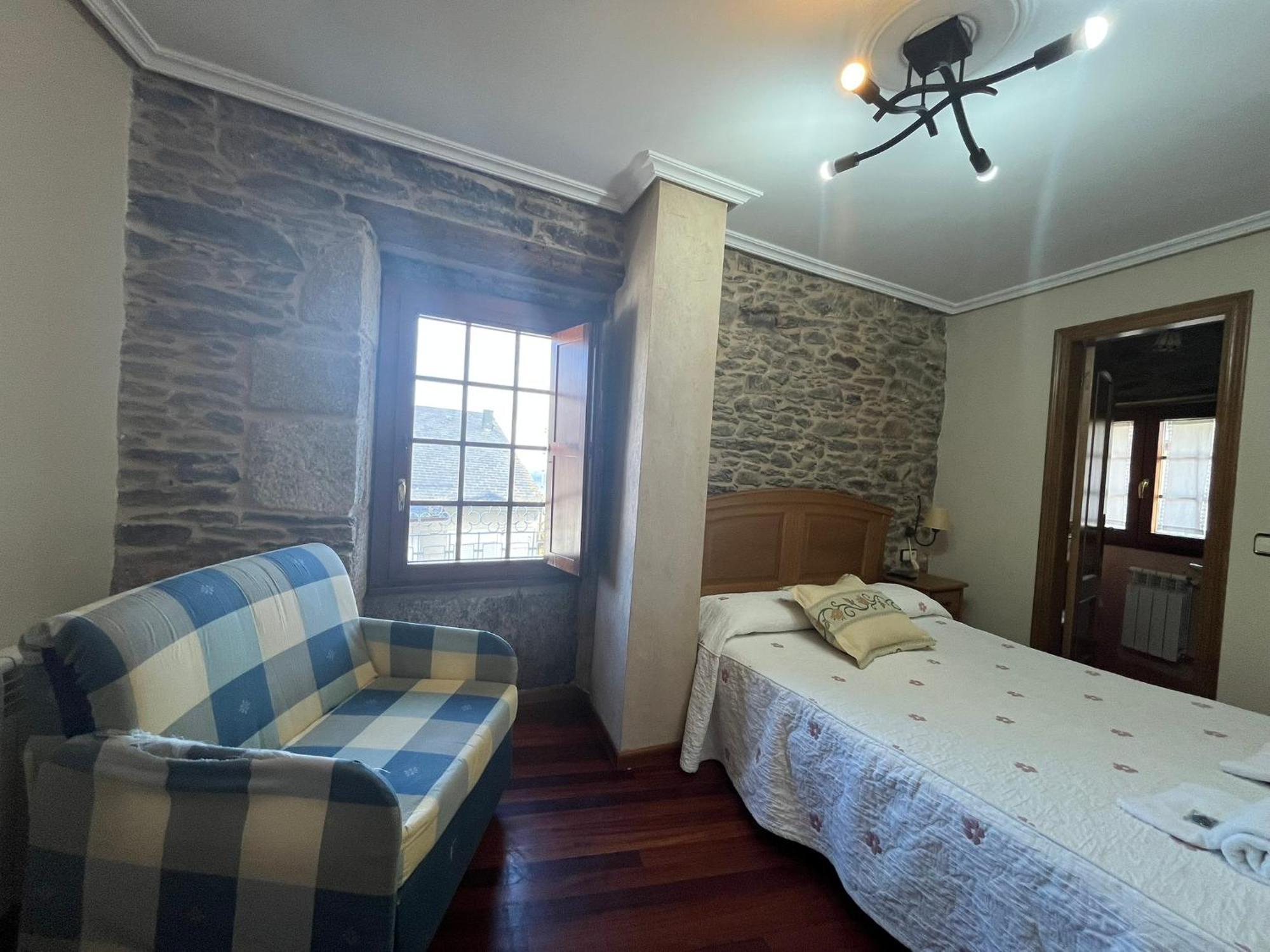 Hotel Caldelas Sacra-Pension Rustica 3 Estrellas Castro Caldelas Exteriör bild