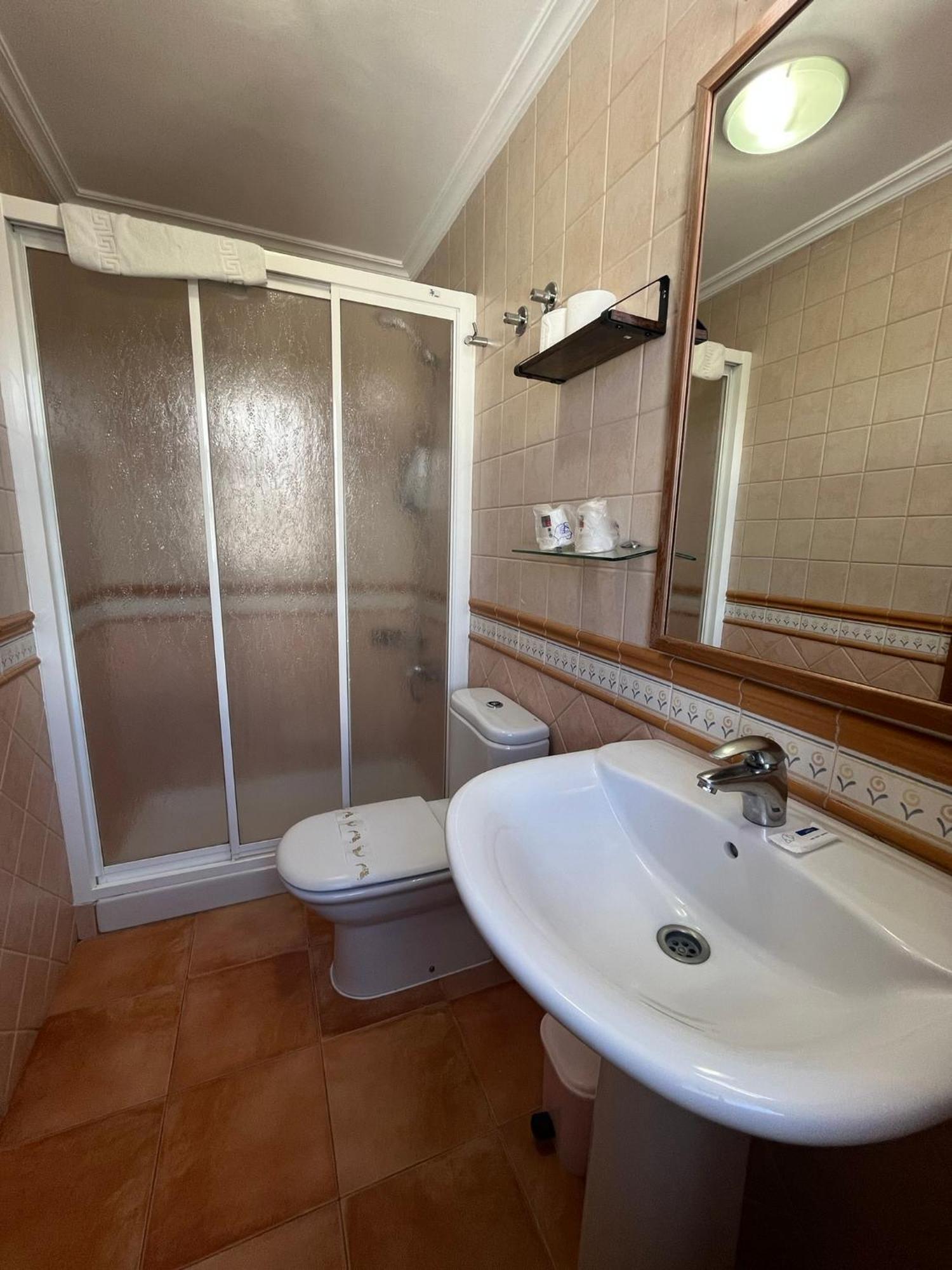 Hotel Caldelas Sacra-Pension Rustica 3 Estrellas Castro Caldelas Exteriör bild